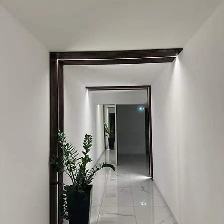 Mall View Modern Penthouse * ラルナカ