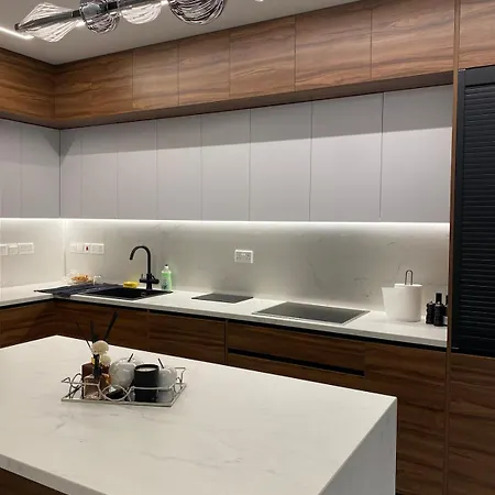 Mall View Modern Penthouse דירה *