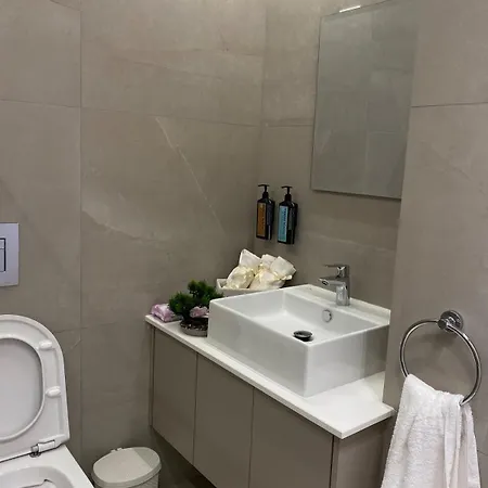 דירה Mall View Modern Penthouse לרנקה