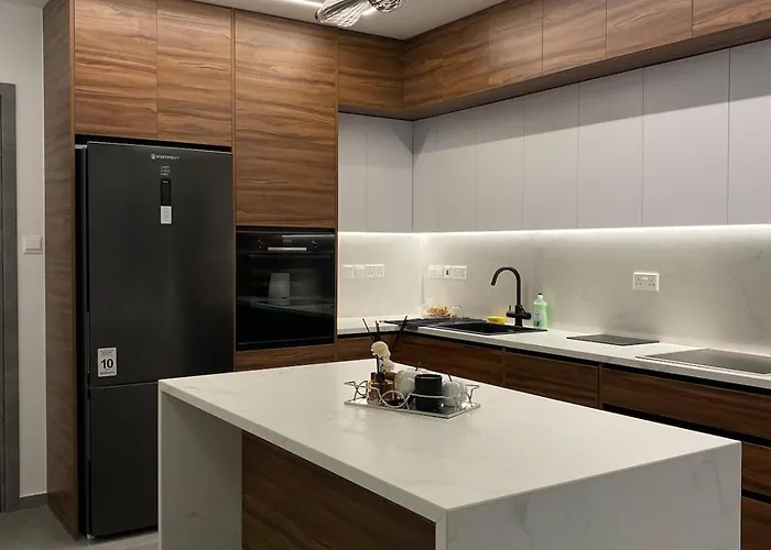 Mall View Modern Penthouse *