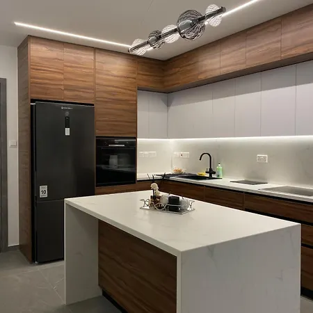 Mall View Modern Penthouse *