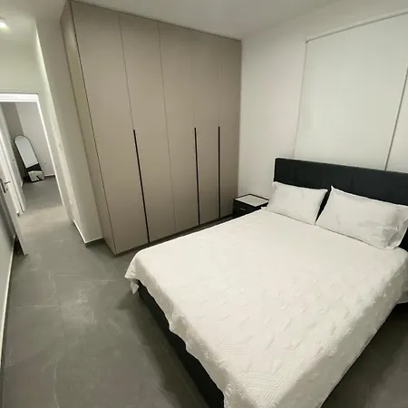 Mall View Modern Penthouse 라르나카