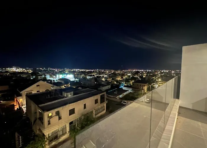 Mall View Modern Penthouse Larnaca