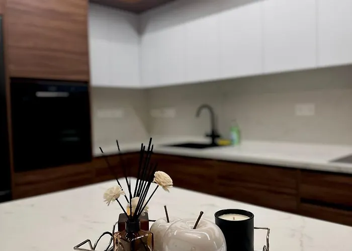 Mall View Modern Penthouse * Larnaca